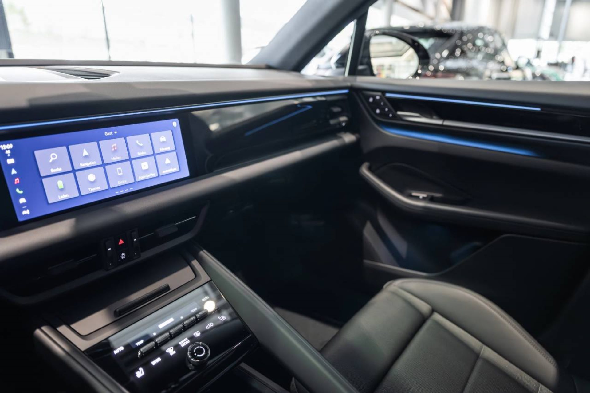 PORSCHE Macan-image-15