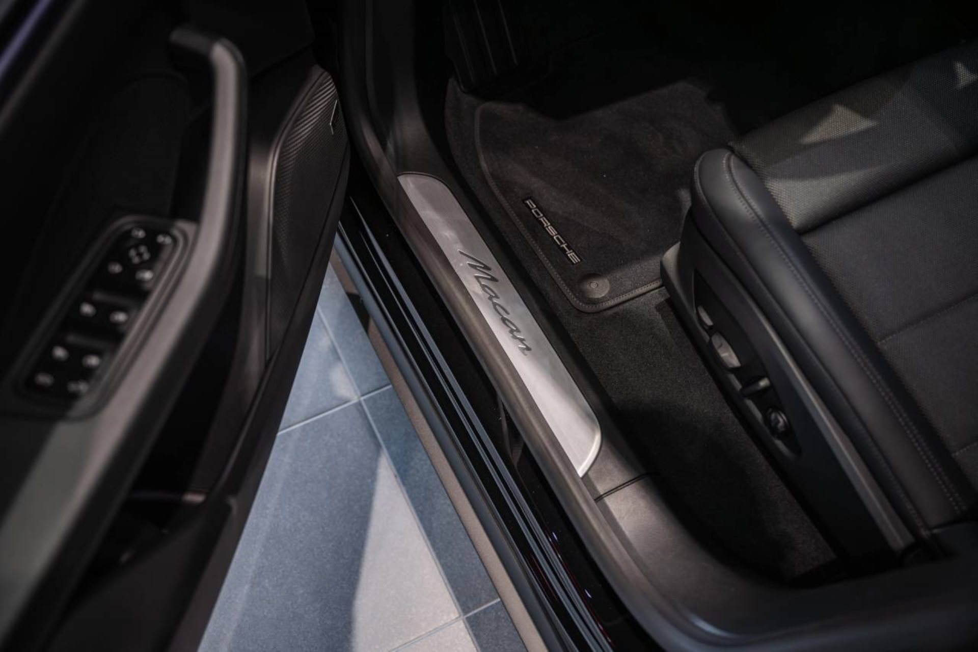 PORSCHE Macan-image-19