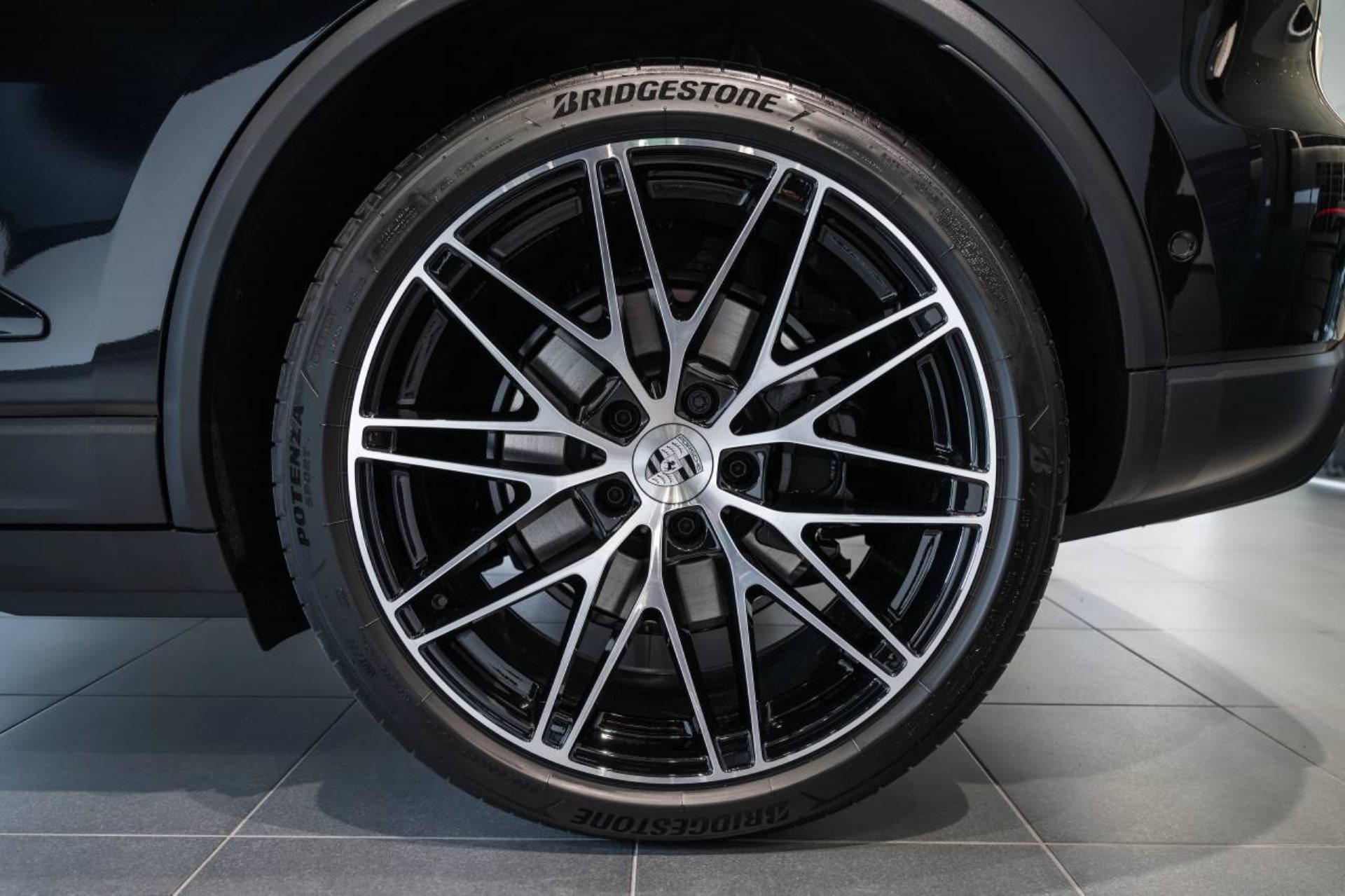 PORSCHE Macan-image-26
