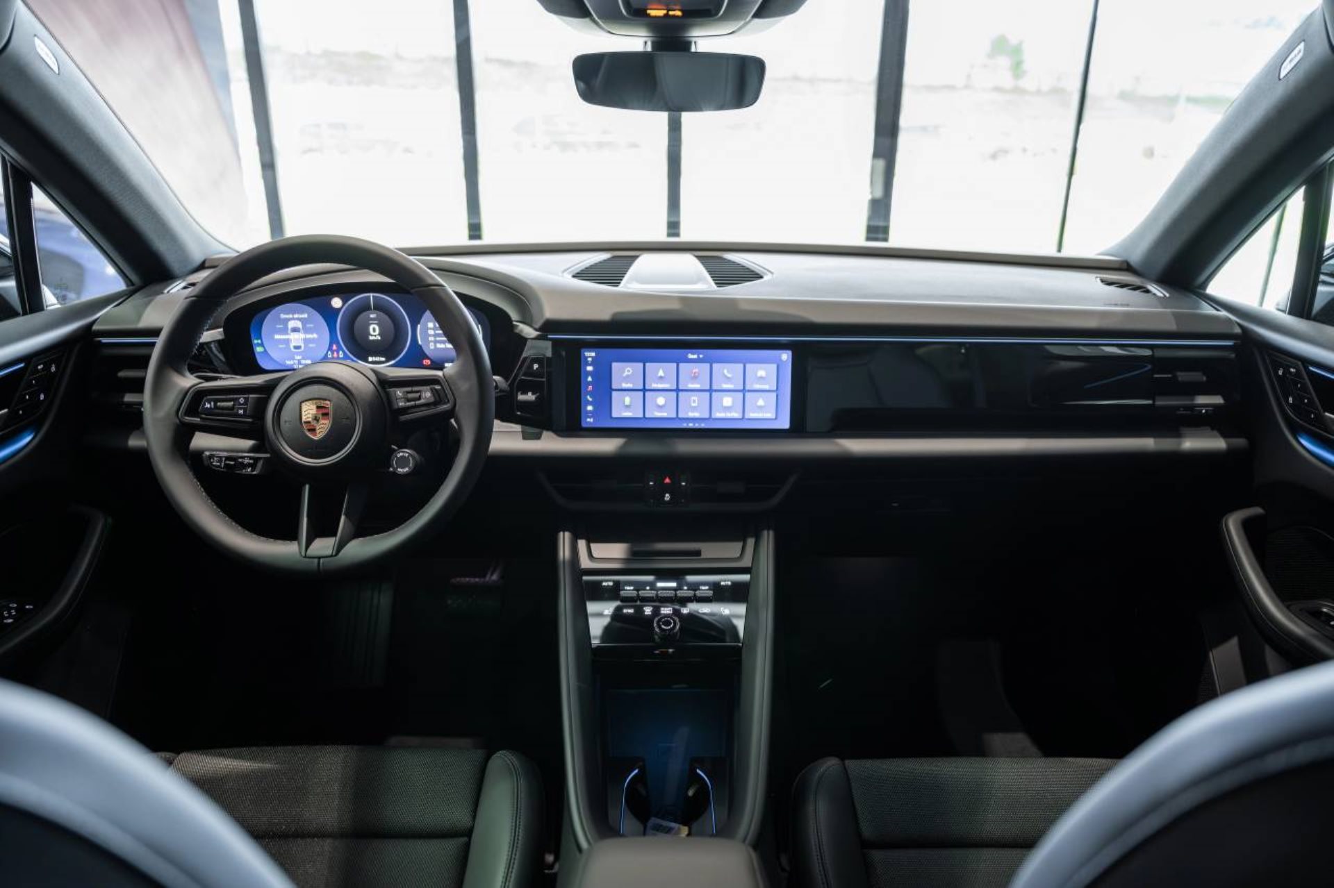 PORSCHE Macan-image-14