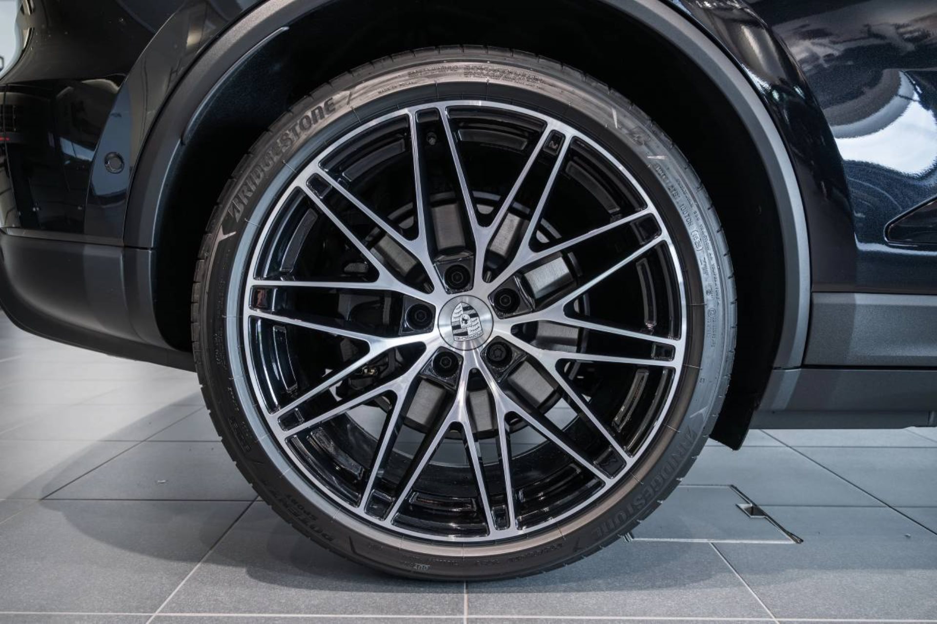 PORSCHE Macan-image-24