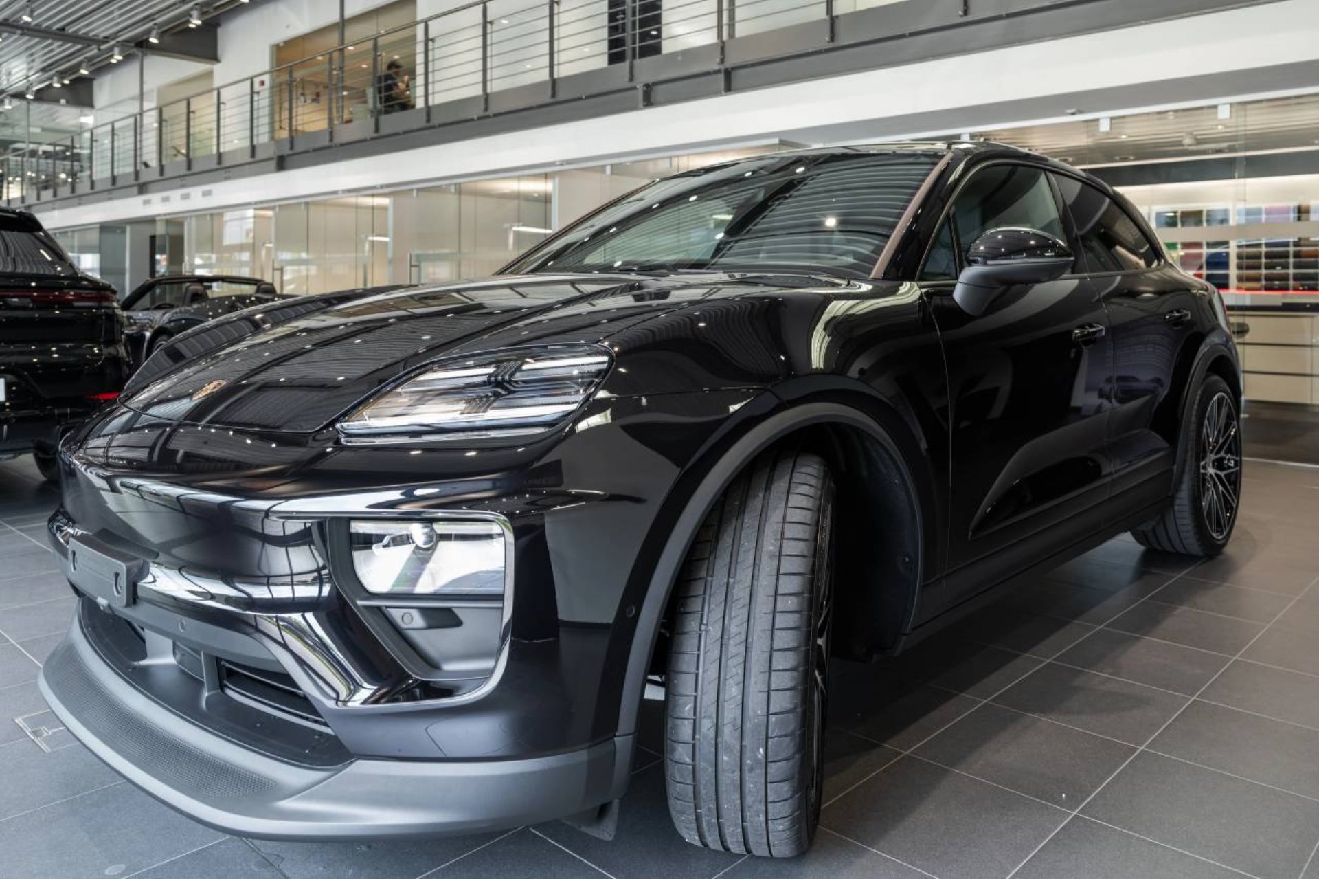 PORSCHE Macan-image-8