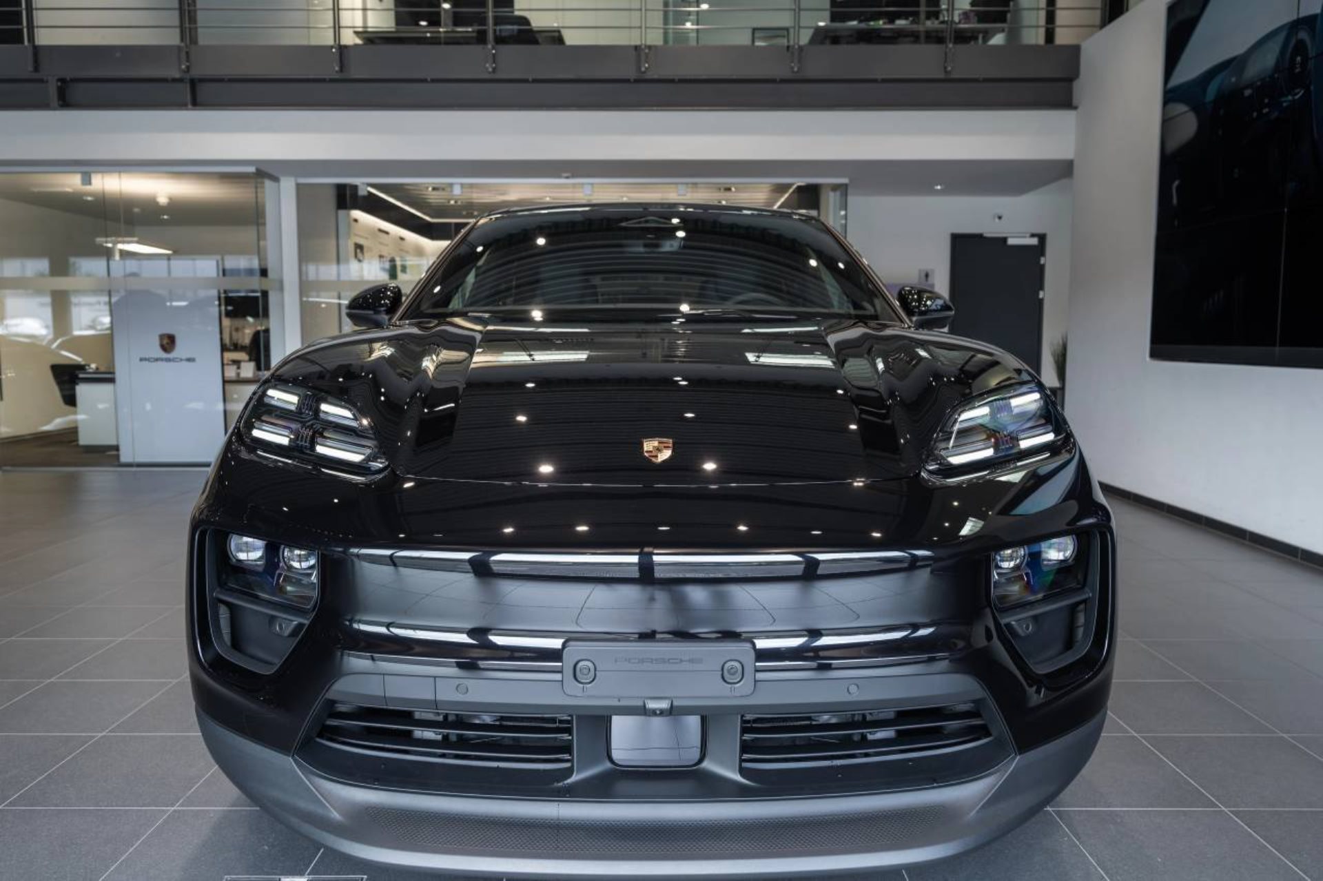 PORSCHE Macan-image-9