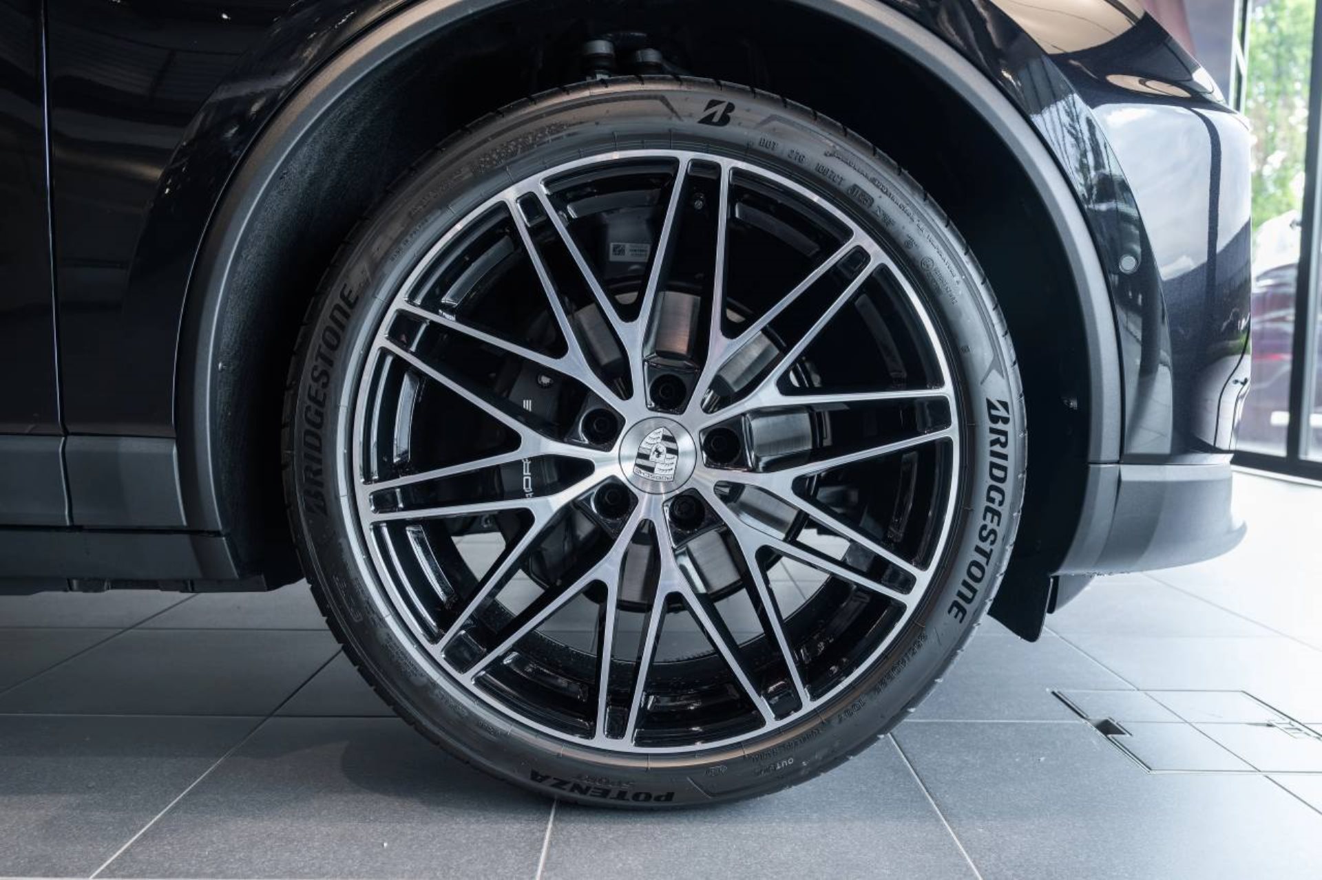 PORSCHE Macan-image-27