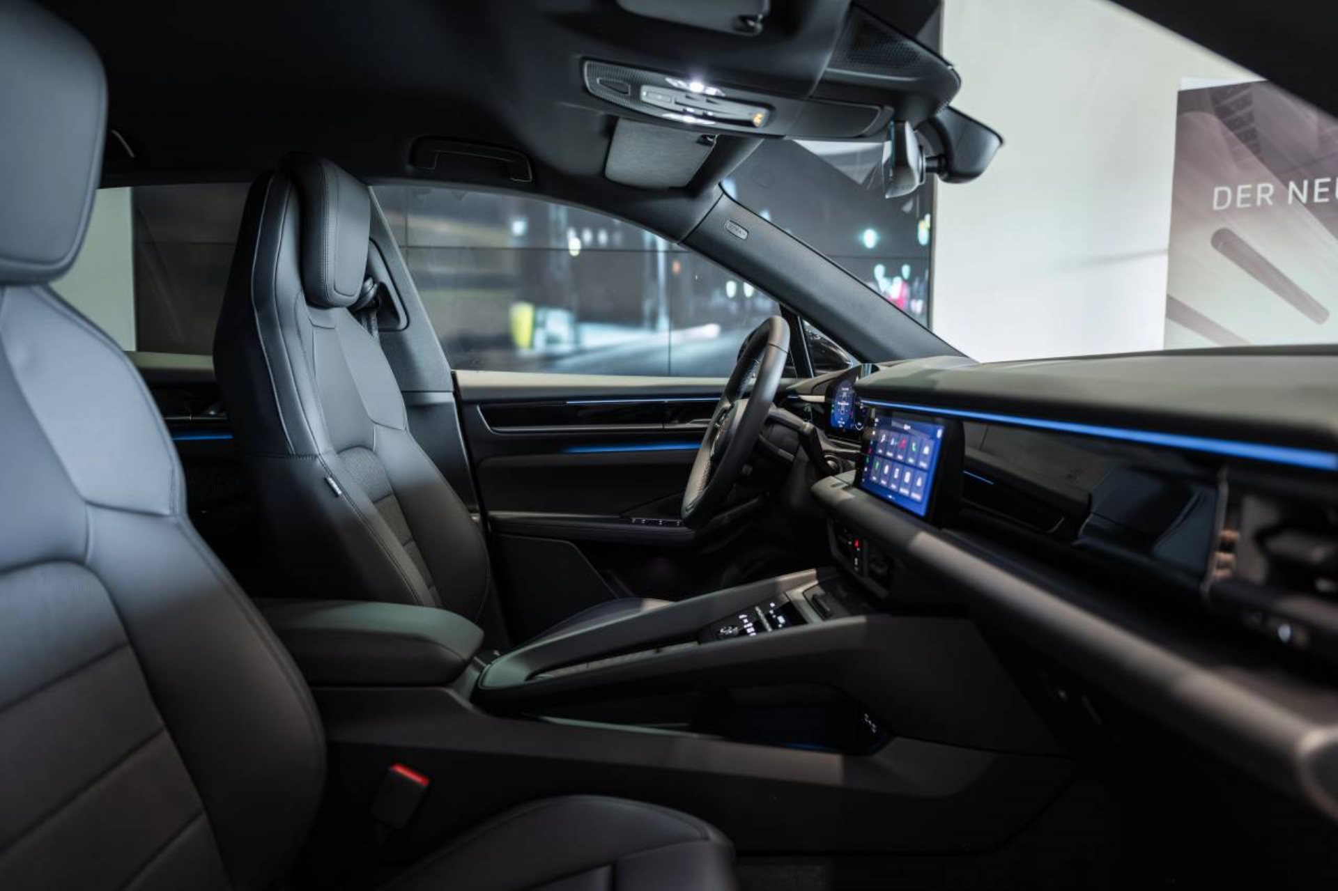 PORSCHE Macan-image-16