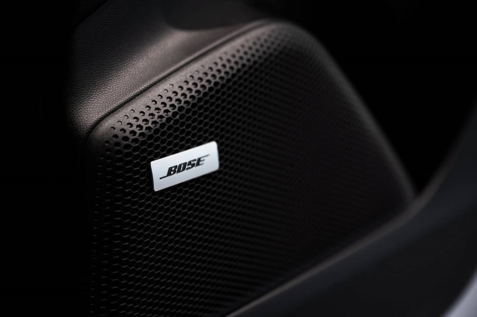 PORSCHE Macan-image-23