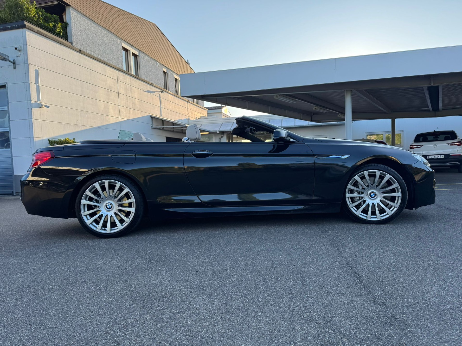 BMW 650i Cabrio xDrive-image-4