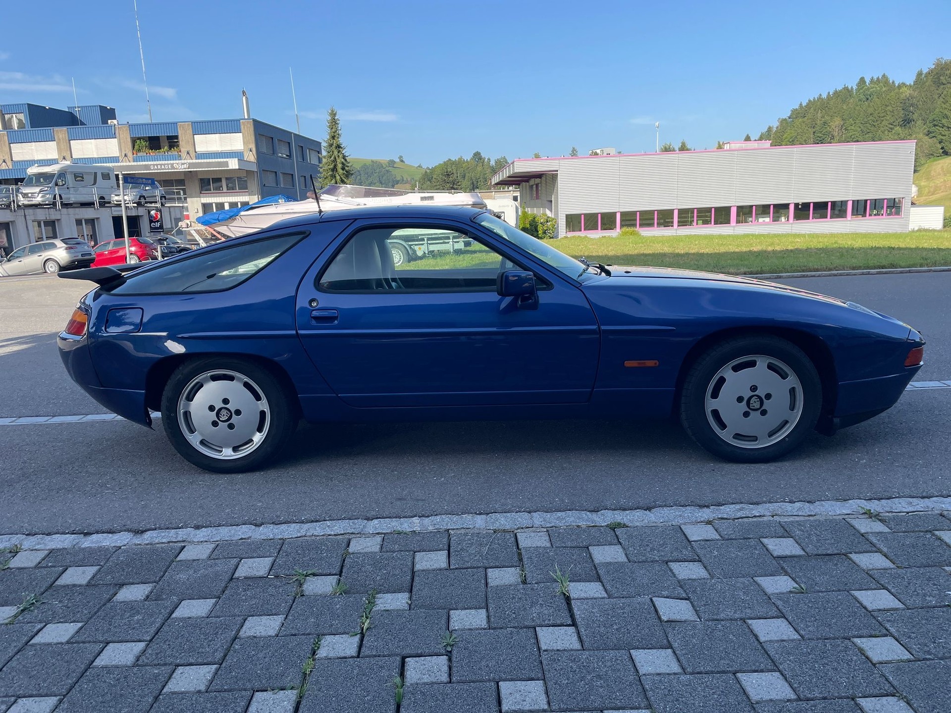 PORSCHE 928 S4-image-4