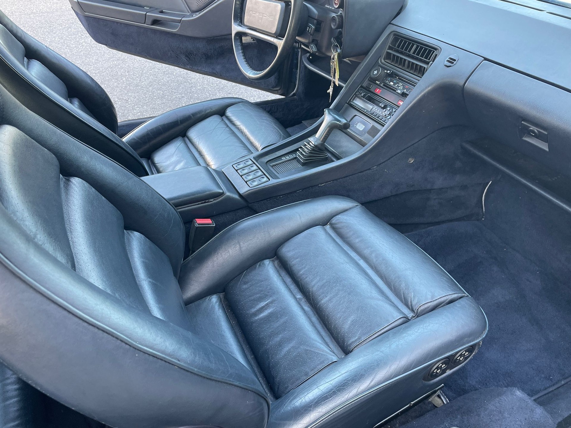 PORSCHE 928 S4-image-8