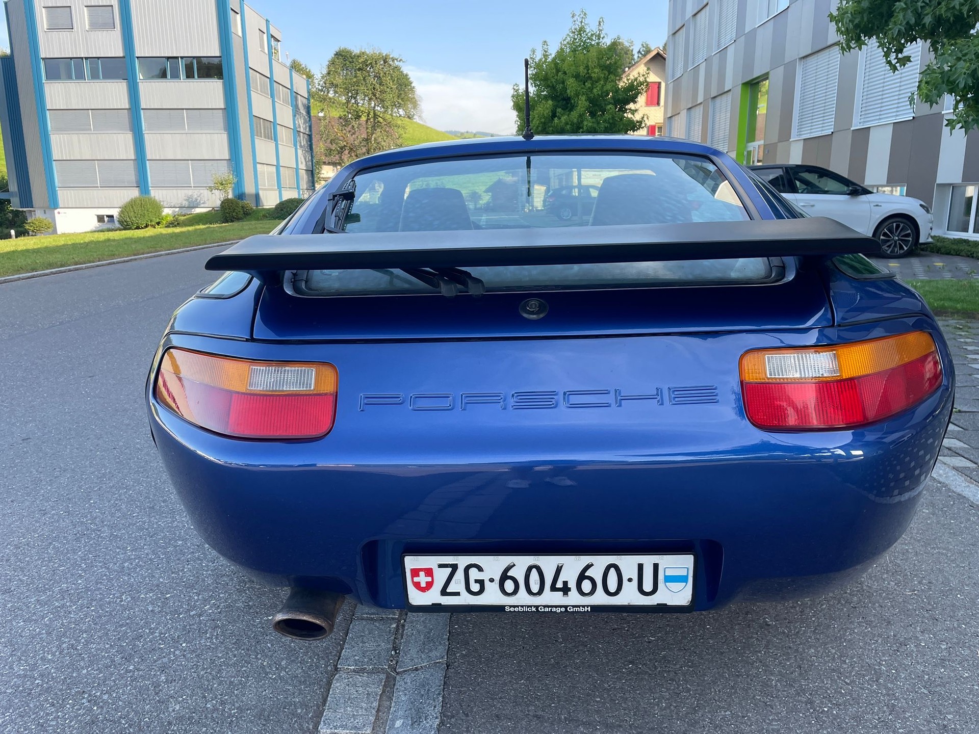 PORSCHE 928 S4-image-5