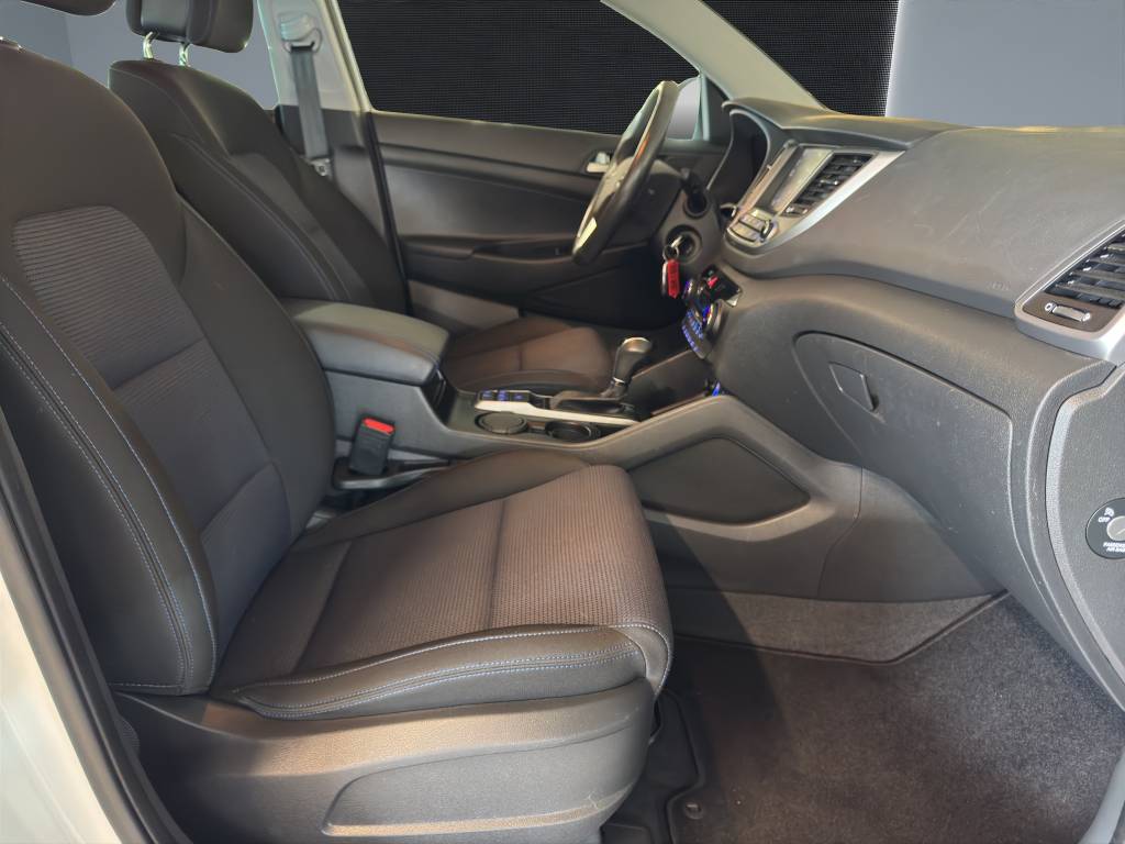 HYUNDAI Tucson 2.0 CRDI Plena 4WD Automatic //Volant chauffant/DAB+/Assistance angle mort-image-8