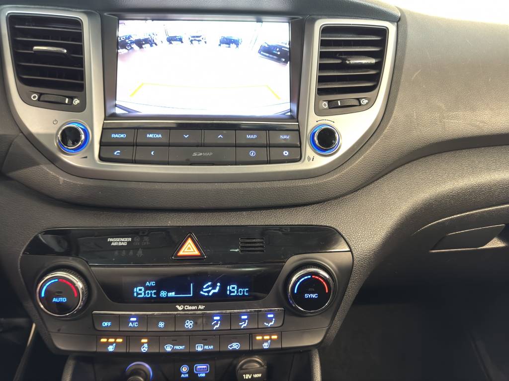 HYUNDAI Tucson 2.0 CRDI Plena 4WD Automatic //Volant chauffant/DAB+/Assistance angle mort-image-11