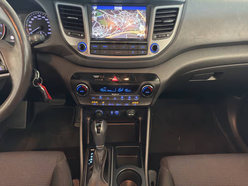 HYUNDAI Tucson 2.0 CRDI Plena 4WD Automatic //Volant chauffant/DAB+/Assistance angle mort-image-6