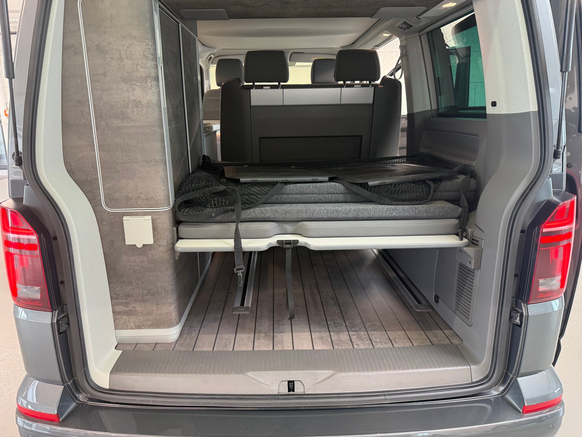 VW T6.1 California 2.0 TDI Ocean Edition Liberty DSG-image-12