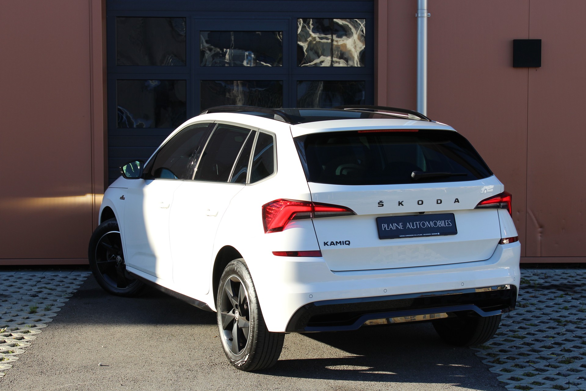 SKODA Kamiq 1.5 TSI ACT Monte Carlo DSG - "Toit Pano * 8 Roues * Tempomat Adapt * Caméra * Son Premium"-image-5