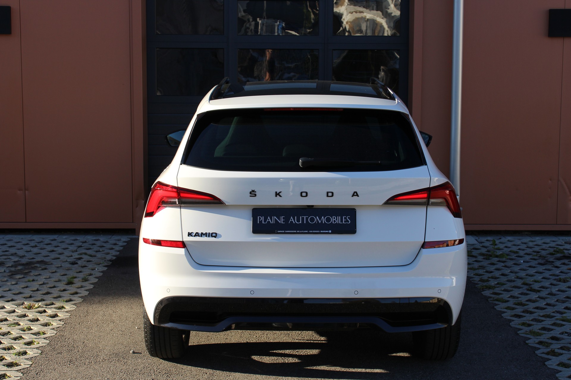 SKODA Kamiq 1.5 TSI ACT Monte Carlo DSG - "Toit Pano * 8 Roues * Tempomat Adapt * Caméra * Son Premium"-image-6