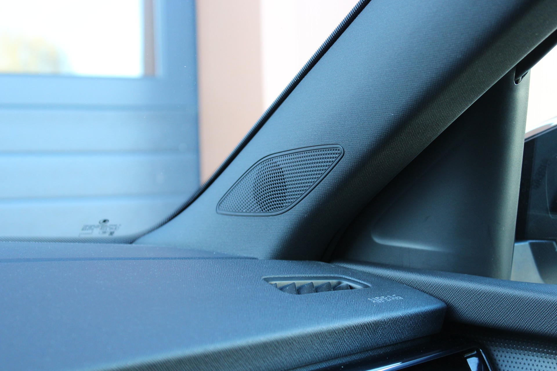 SKODA Kamiq 1.5 TSI ACT Monte Carlo DSG - "Toit Pano * 8 Roues * Tempomat Adapt * Caméra * Son Premium"-image-21