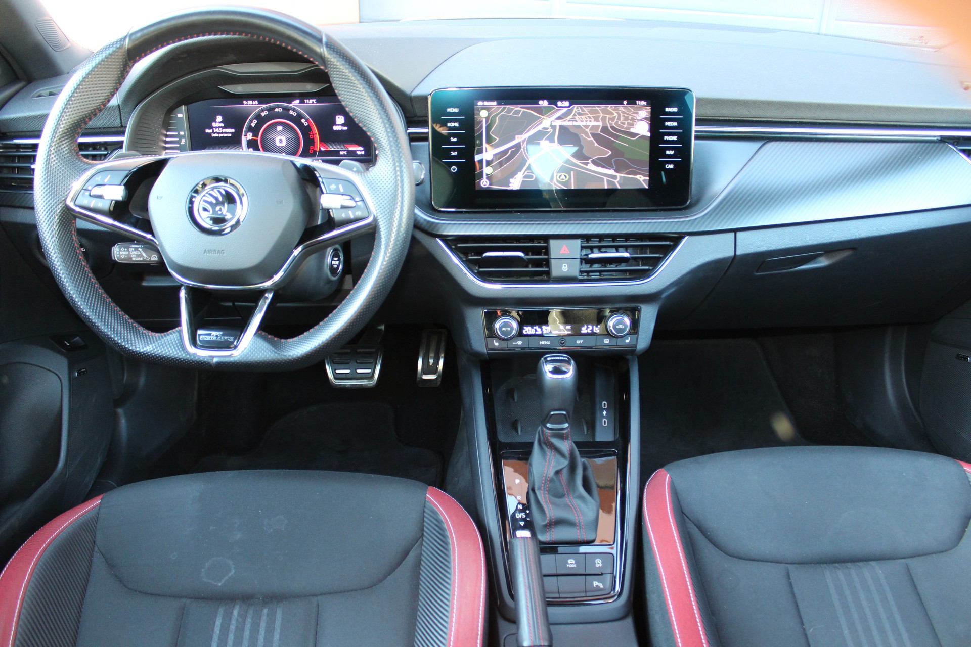 SKODA Kamiq 1.5 TSI ACT Monte Carlo DSG - "Toit Pano * 8 Roues * Tempomat Adapt * Caméra * Son Premium"-image-7