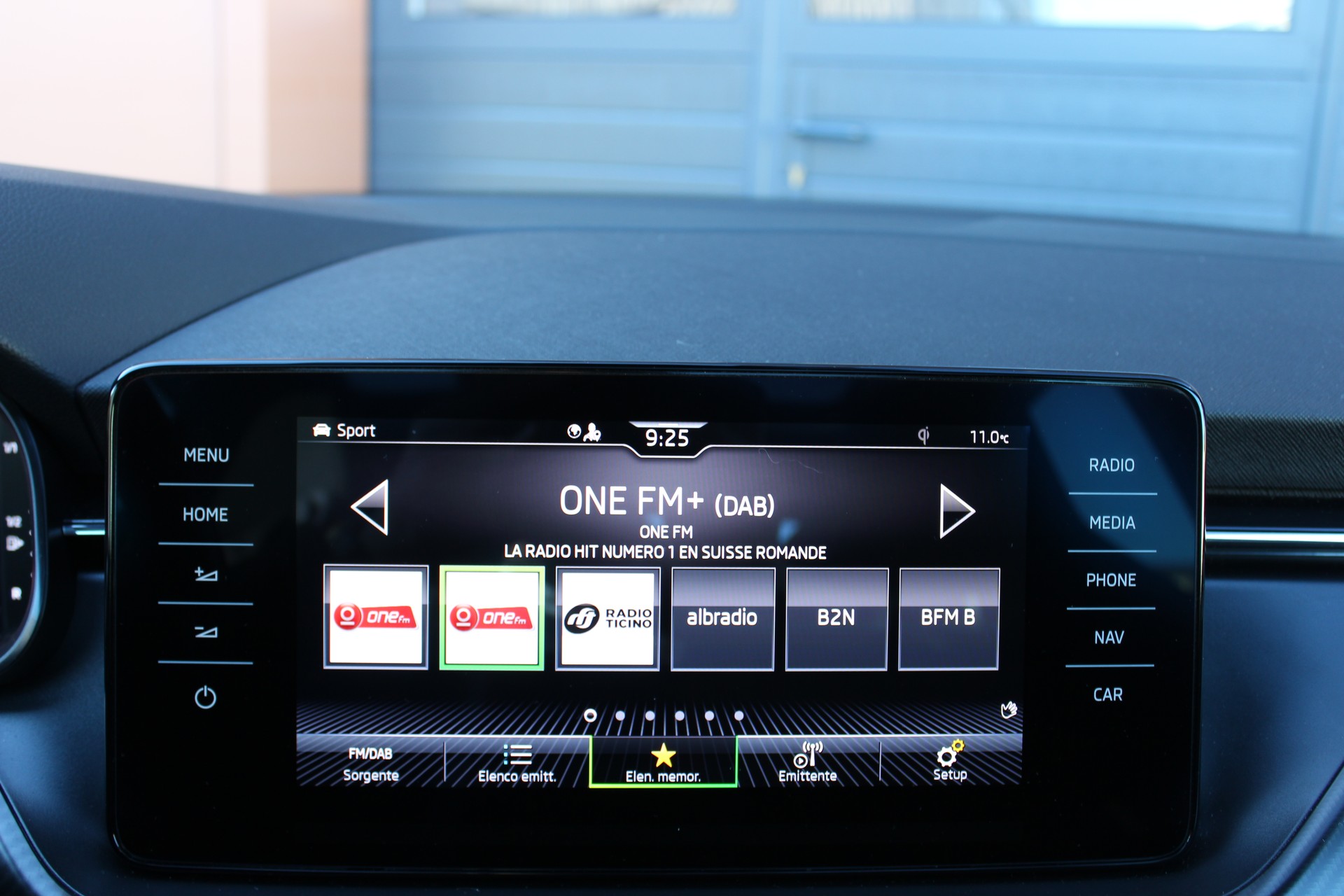 SKODA Kamiq 1.5 TSI ACT Monte Carlo DSG - "Toit Pano * 8 Roues * Tempomat Adapt * Caméra * Son Premium"-image-18