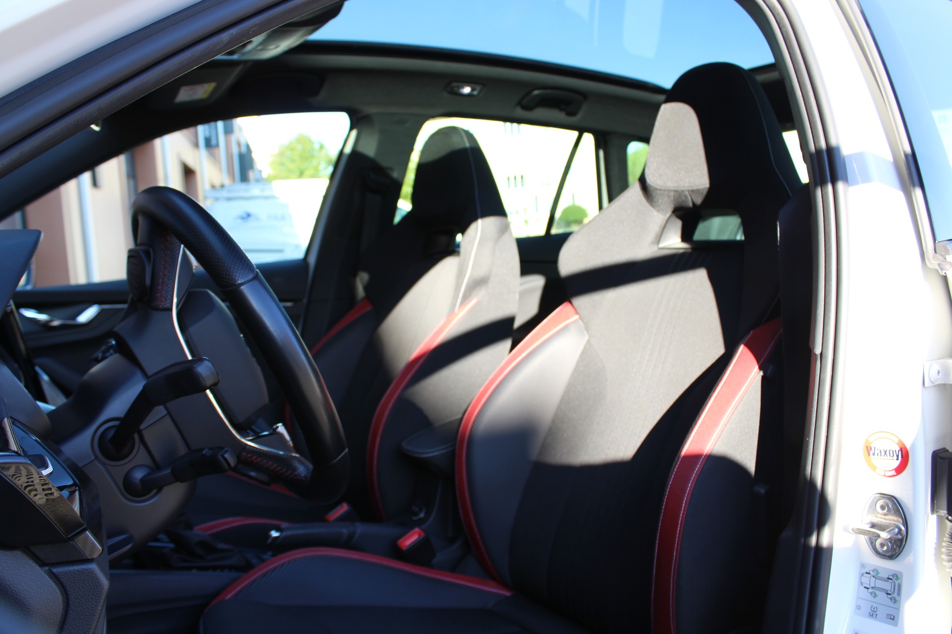 SKODA Kamiq 1.5 TSI ACT Monte Carlo DSG - "Toit Pano * 8 Roues * Tempomat Adapt * Caméra * Son Premium"-image-24