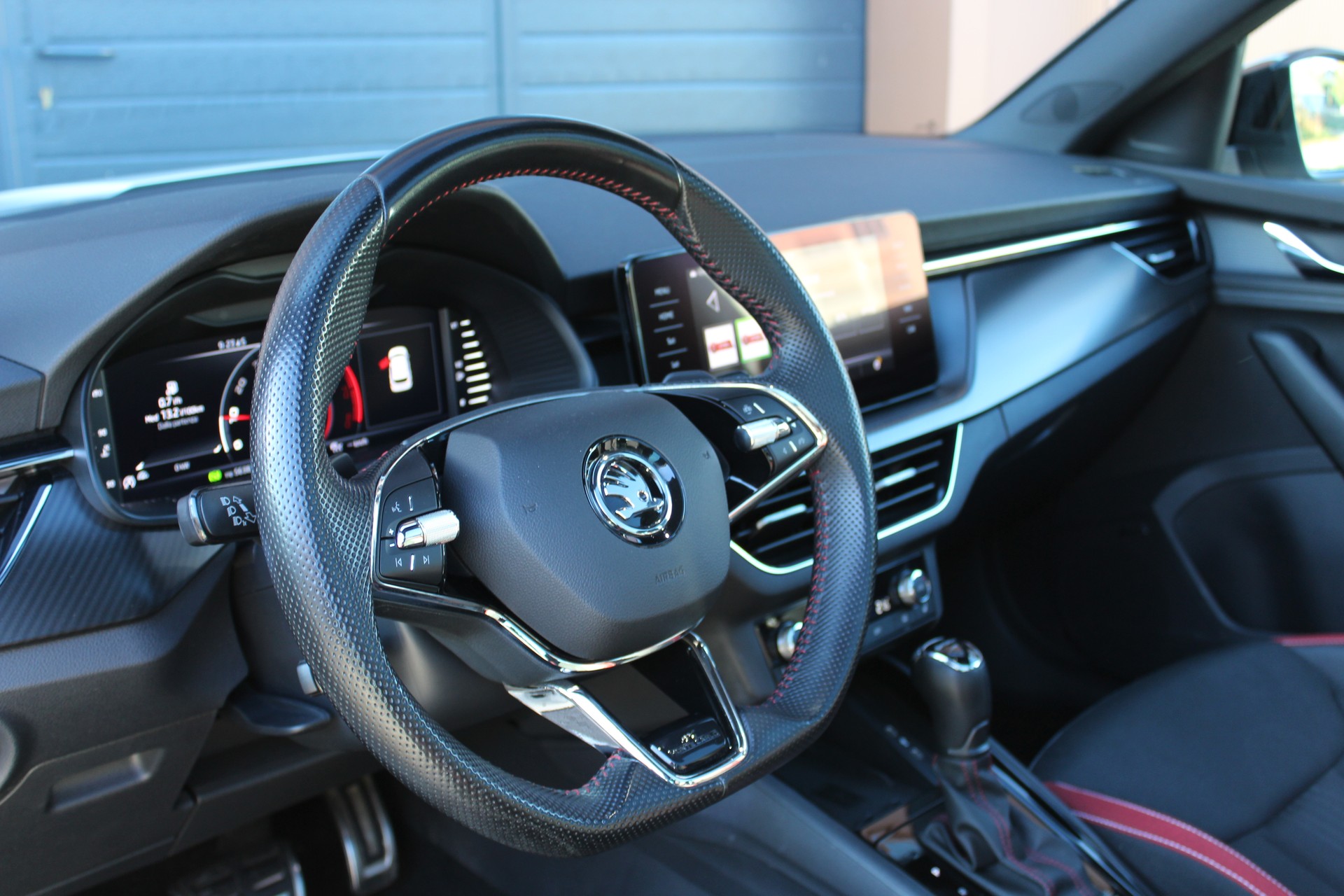 SKODA Kamiq 1.5 TSI ACT Monte Carlo DSG - "Toit Pano * 8 Roues * Tempomat Adapt * Caméra * Son Premium"-image-8