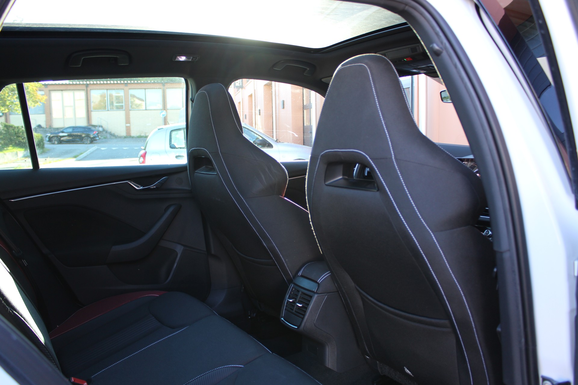 SKODA Kamiq 1.5 TSI ACT Monte Carlo DSG - "Toit Pano * 8 Roues * Tempomat Adapt * Caméra * Son Premium"-image-26