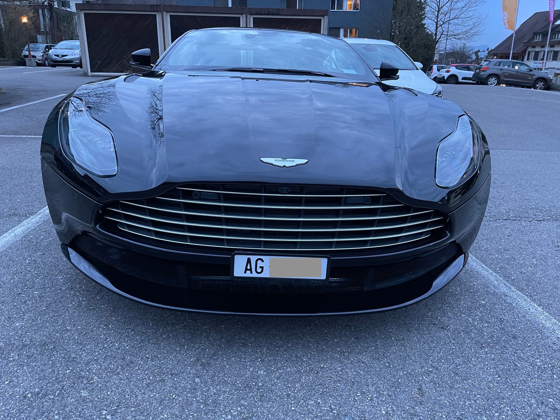 ASTON MARTIN DB11 Coupé 4.0 V8 Bi-Turbo-image-1
