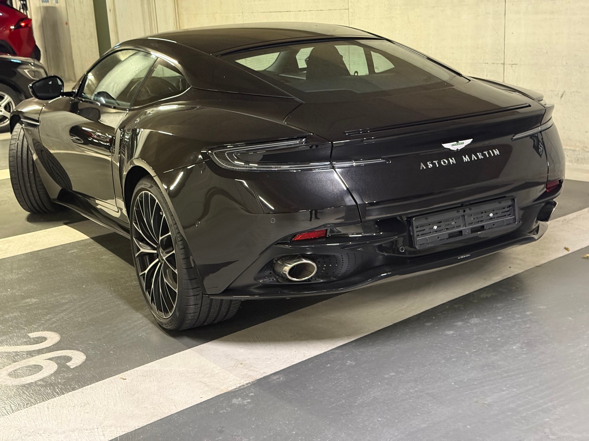 ASTON MARTIN DB11 Coupé 4.0 V8 Bi-Turbo-image-6