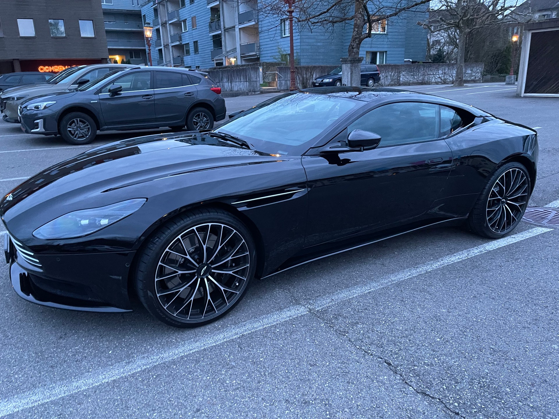 ASTON MARTIN DB11 Coupé 4.0 V8 Bi-Turbo-image-0