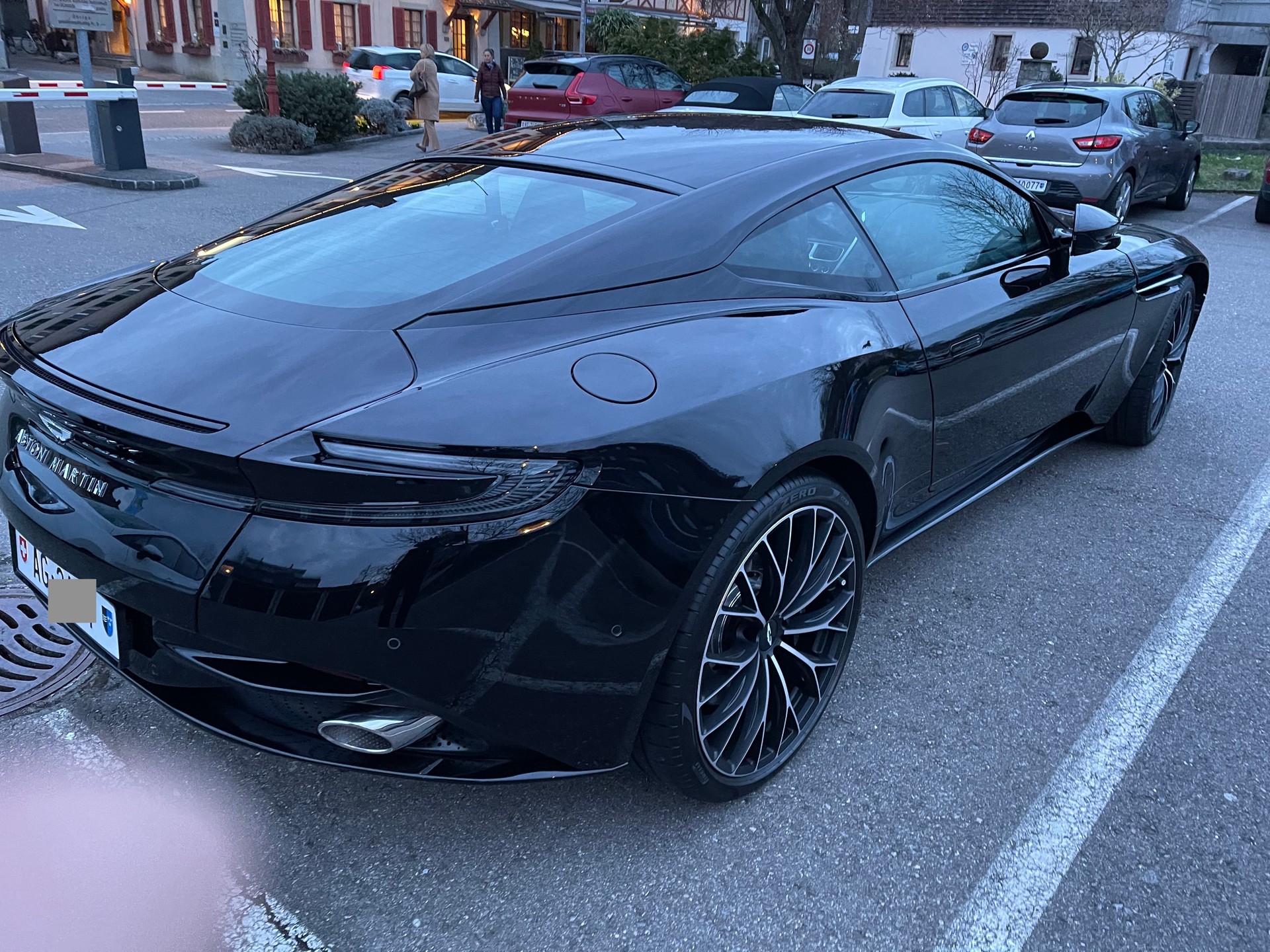 ASTON MARTIN DB11 Coupé 4.0 V8 Bi-Turbo-image-2