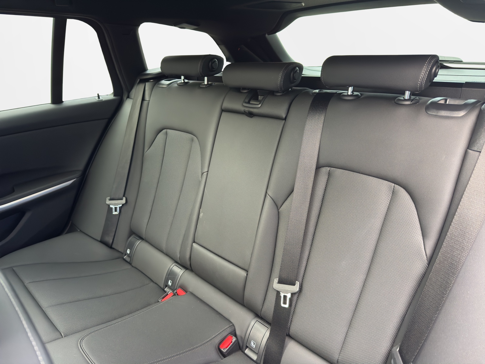 BMW 320d xDr 48V Tour M Sport-image-18