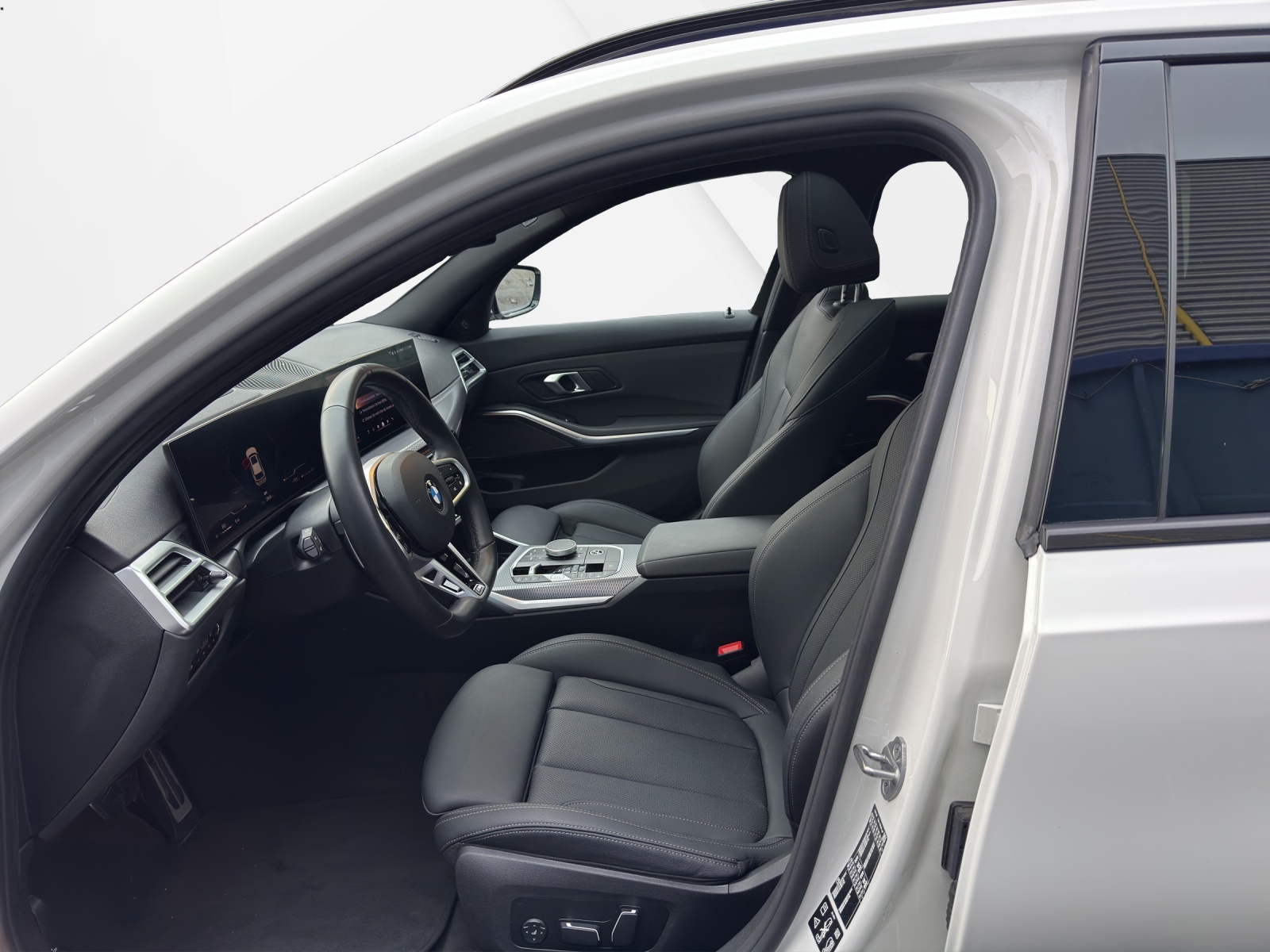 BMW 320d xDr 48V Tour M Sport-image-11