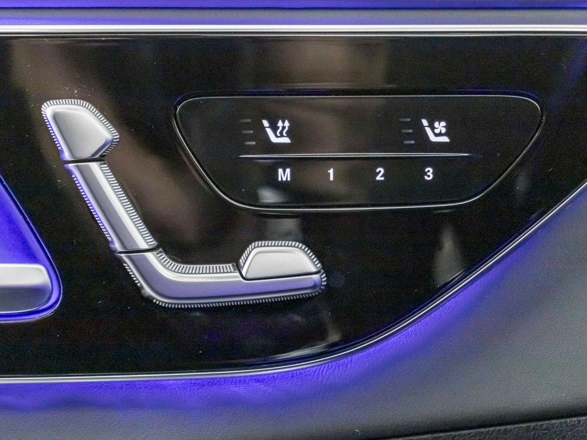 MERCEDES-BENZ C 63 S AMG E PERFORMANCE "Executive Edition"-image-12