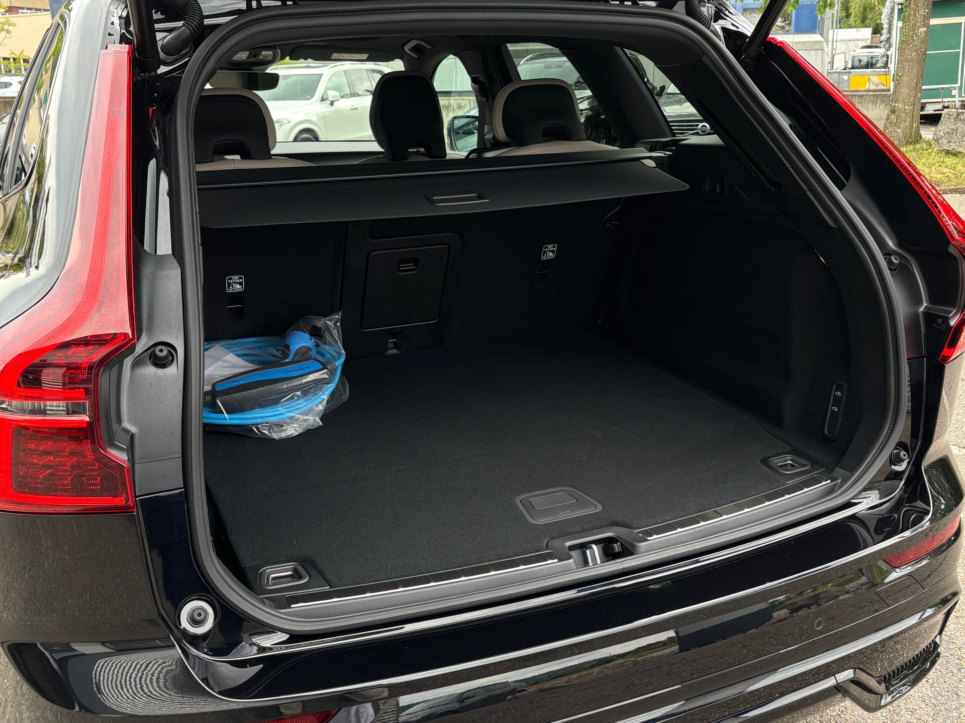 VOLVO XC60 2.0 T8 TE Ultra Dark eAWD-image-9