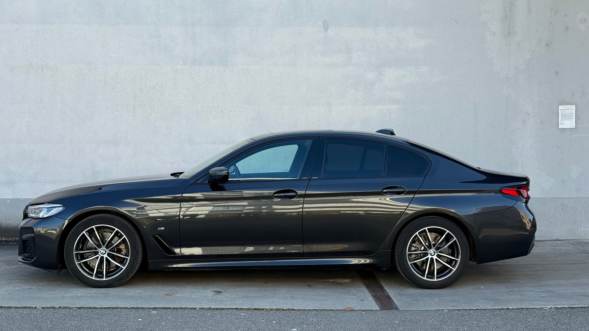 BMW 520d xDrive 48V Pure M Sport Edition Steptronic-showroom-element-1