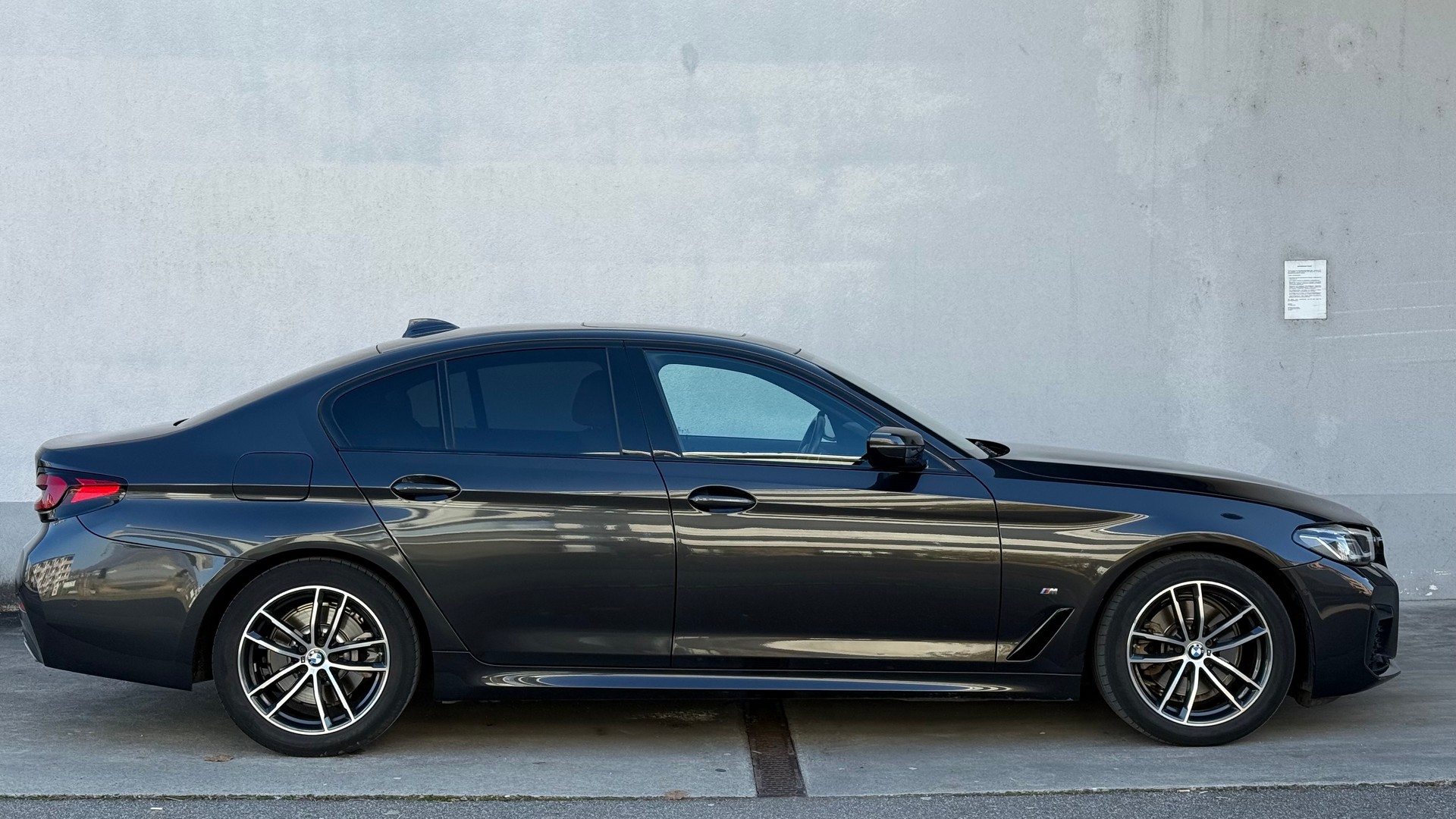 BMW 520d xDrive 48V Pure M Sport Edition Steptronic-image-5