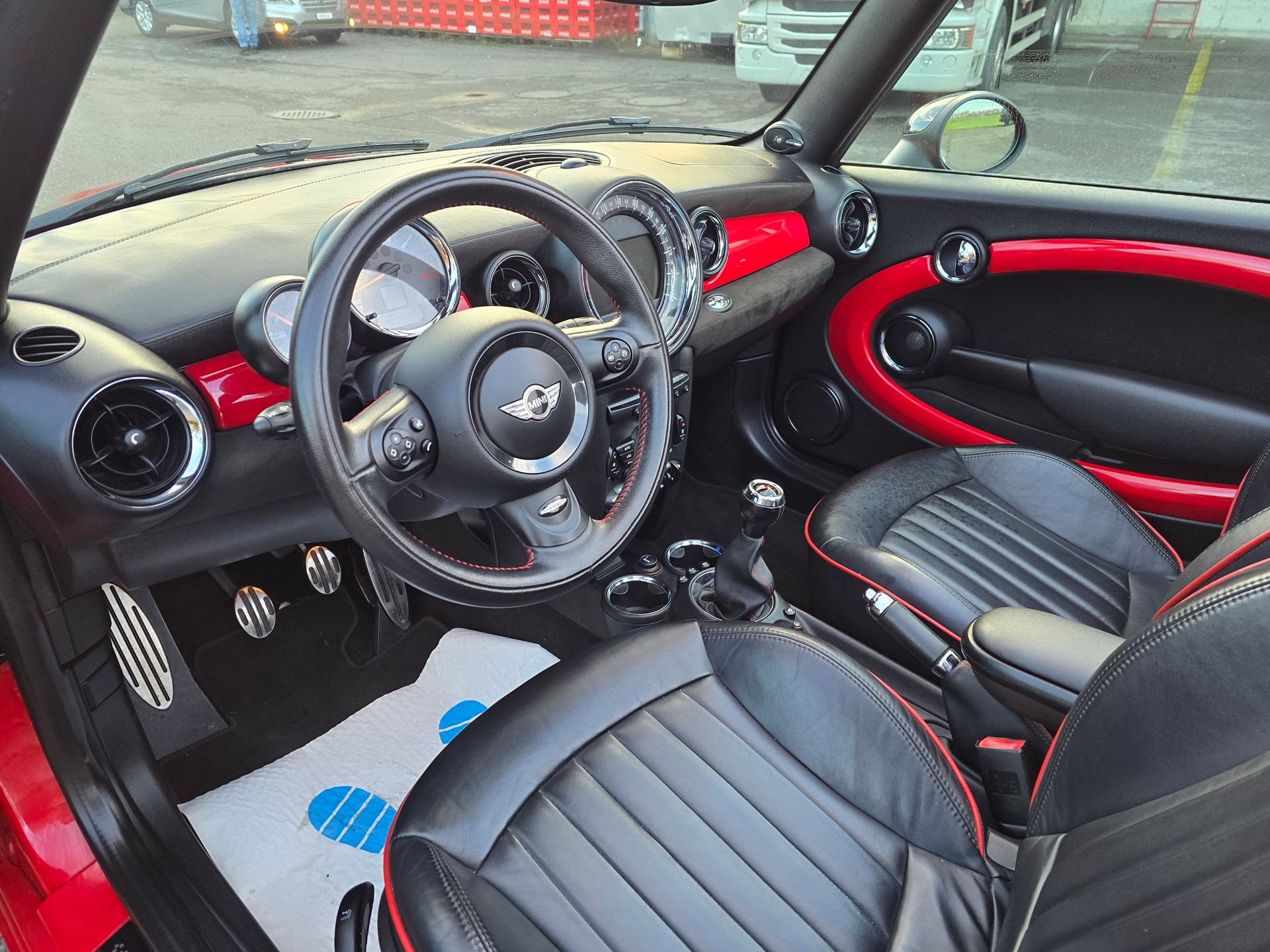 MINI Cooper John Cooper Works Cabriolet-image-17