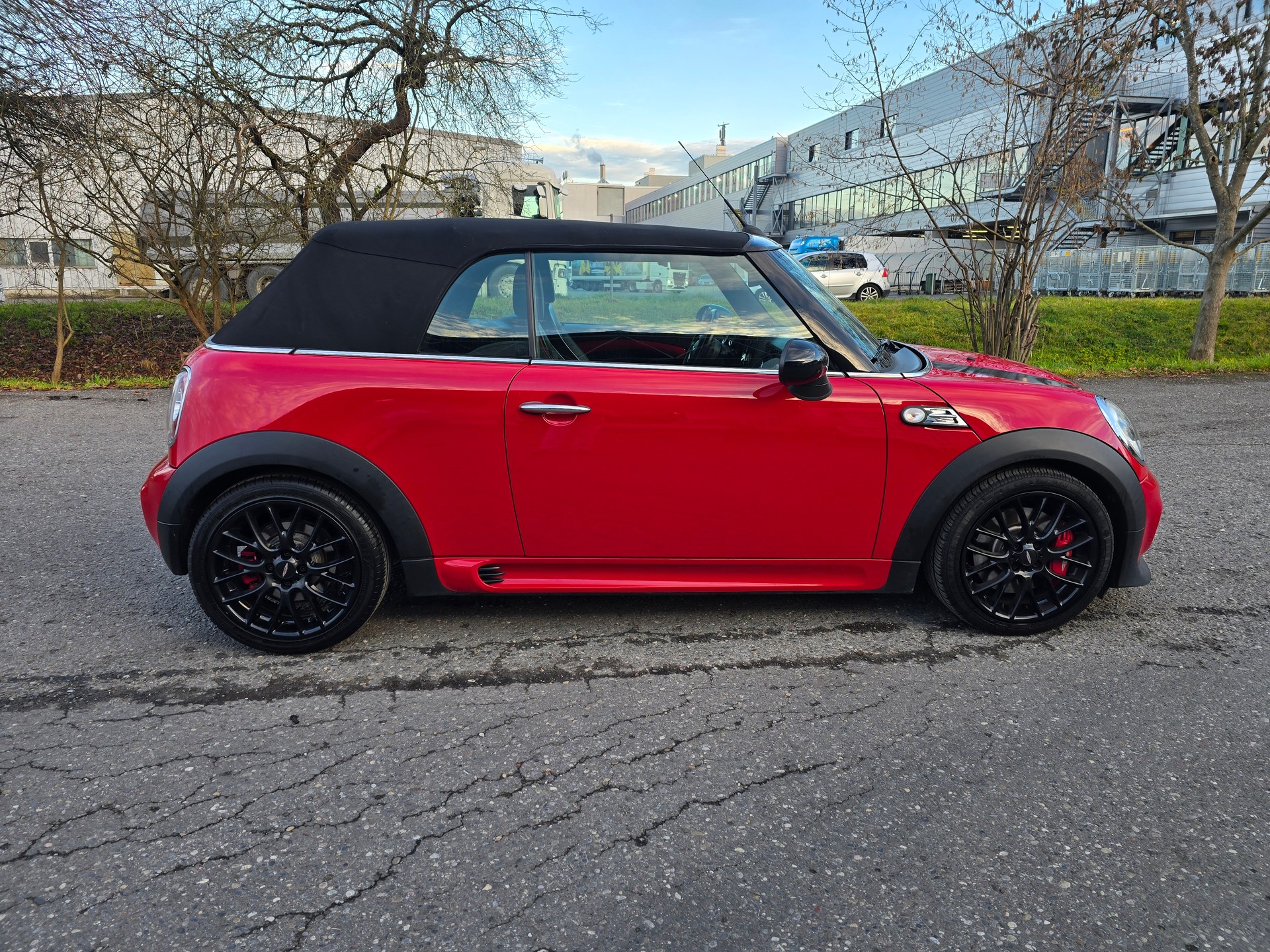 MINI Cooper John Cooper Works Cabriolet-image-7