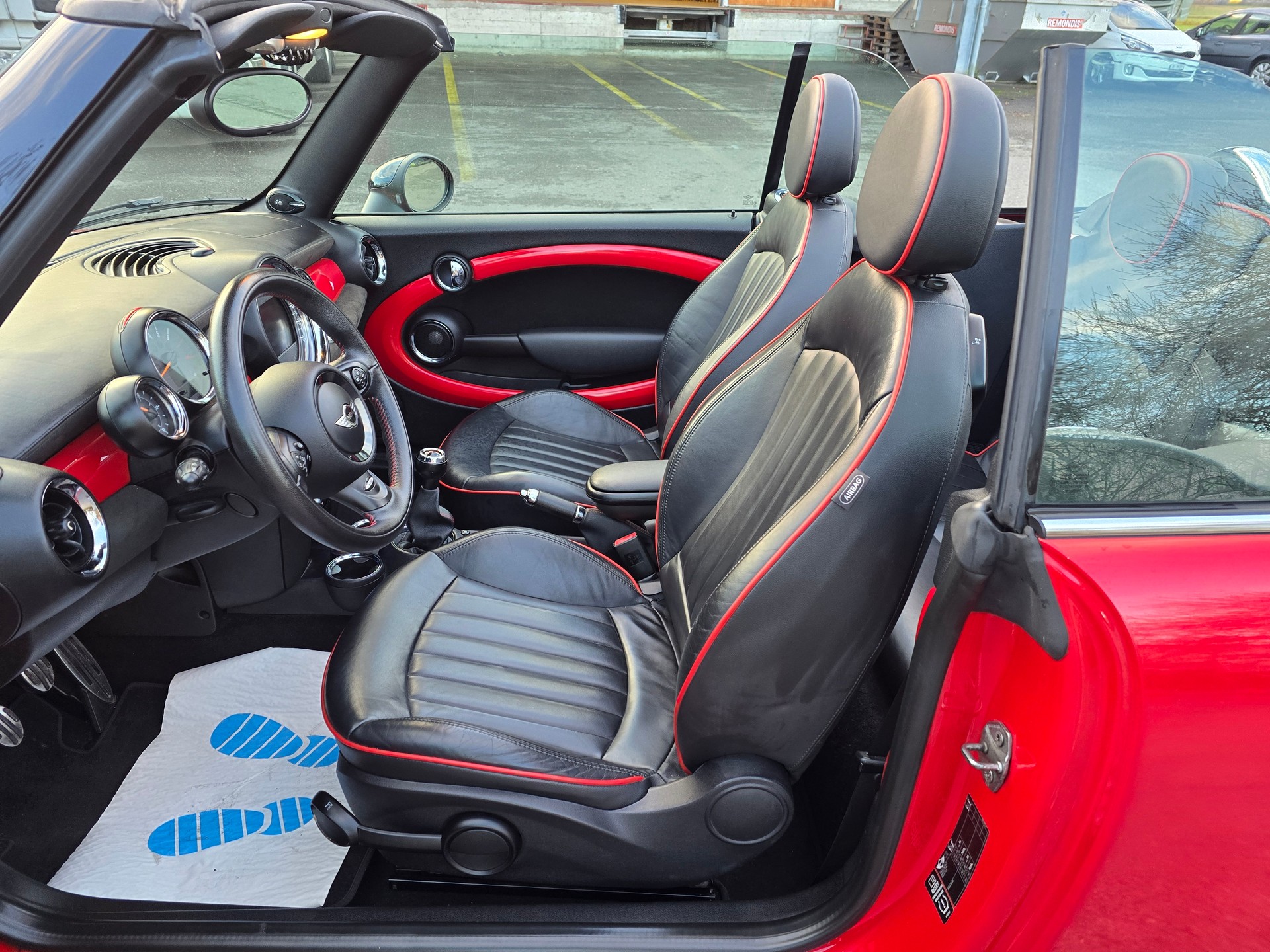 MINI Cooper John Cooper Works Cabriolet-image-16
