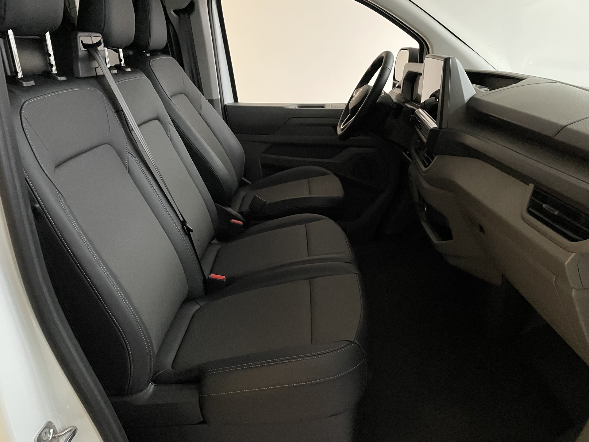 VW Transporter 2.0 TDI 4Motion Automat-image-5