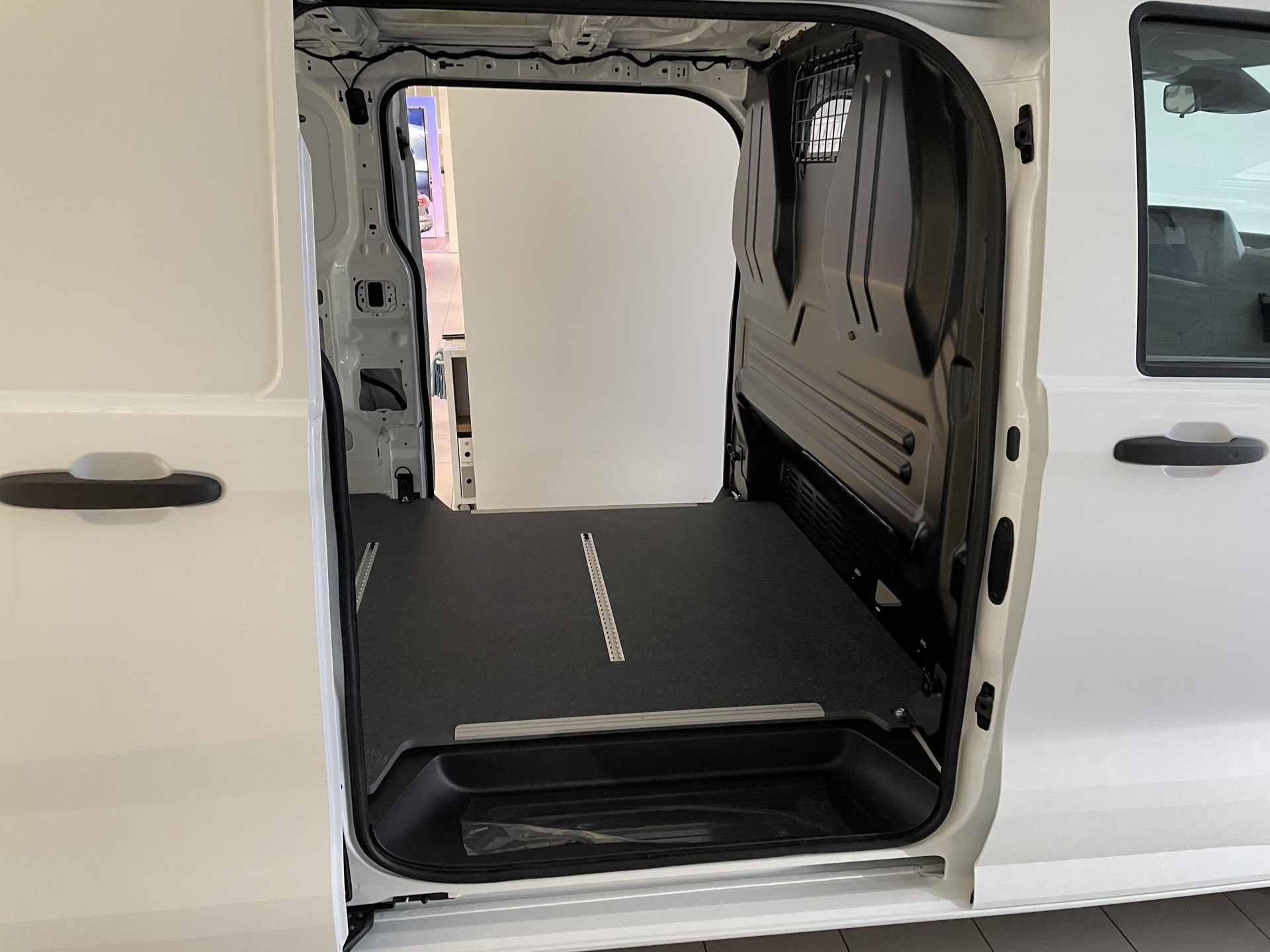 VW Transporter 2.0 TDI 4Motion Automat-image-7