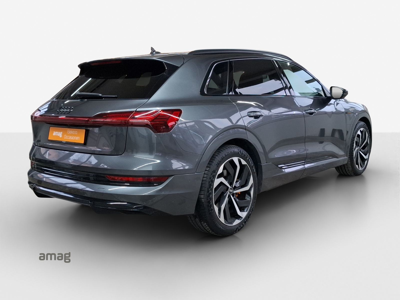 AUDI e-tron 55 S Line Black Edition quattro-image-5
