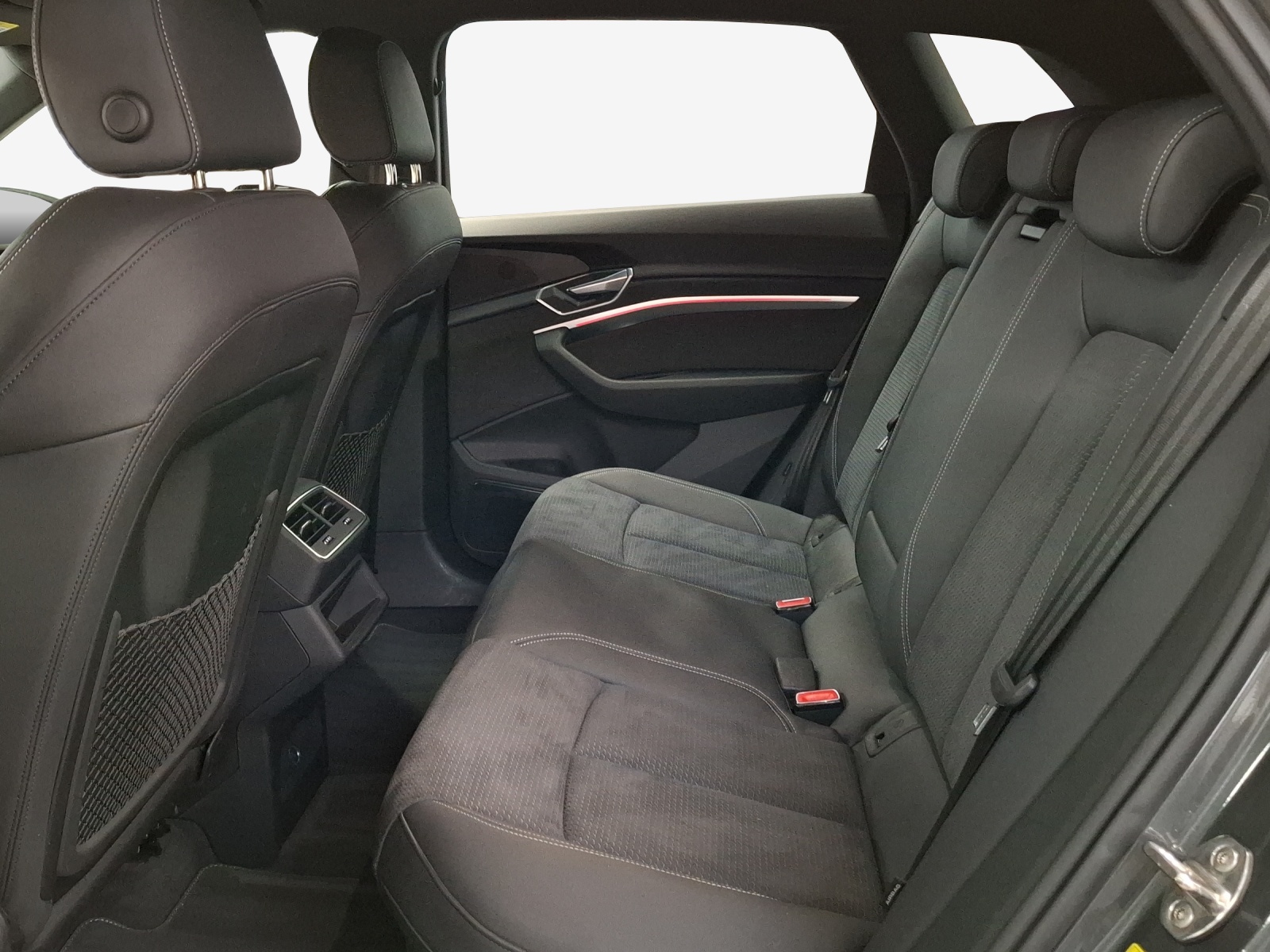 AUDI e-tron 55 S Line Black Edition quattro-image-12