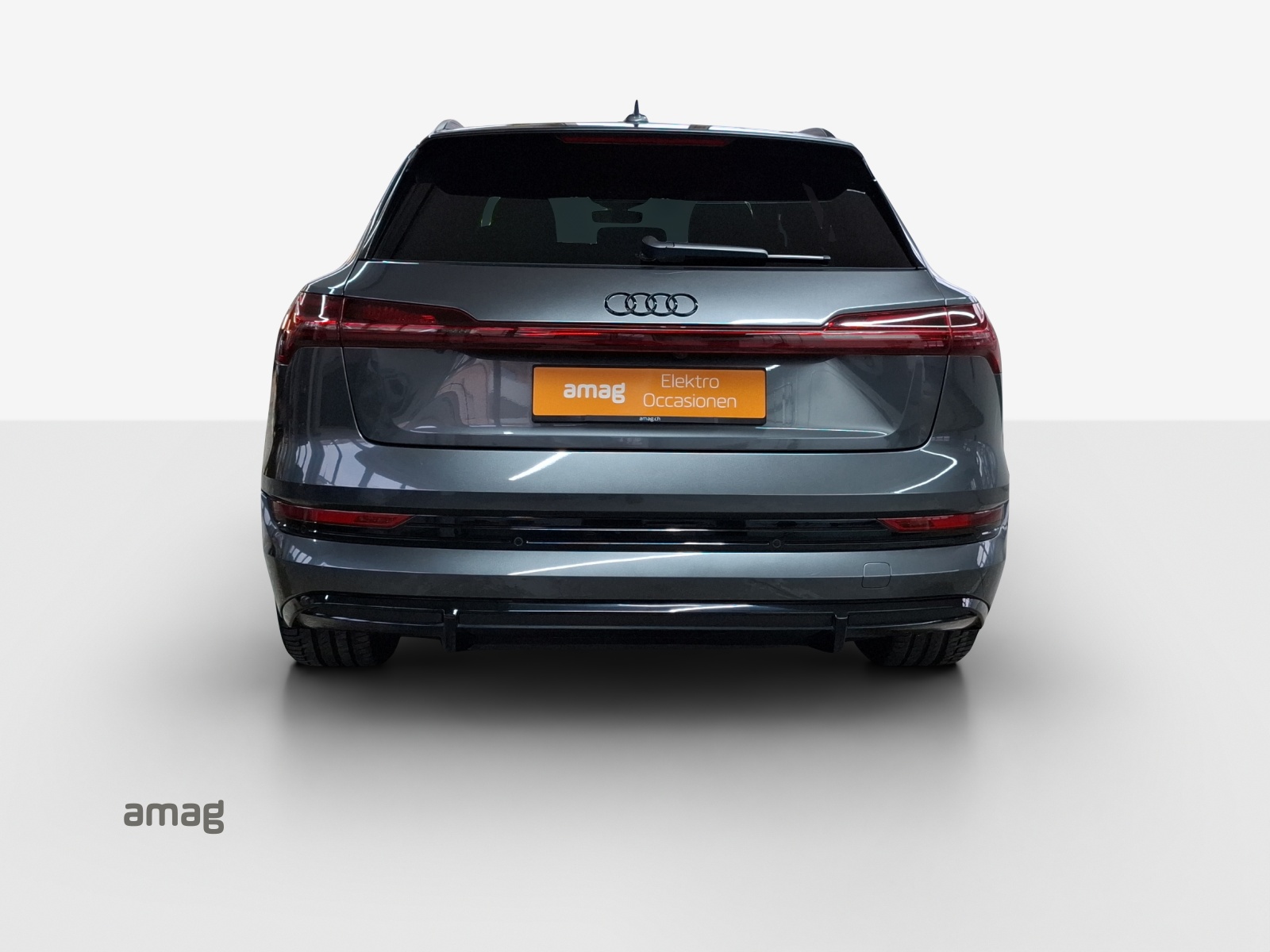 AUDI e-tron 55 S Line Black Edition quattro-image-4