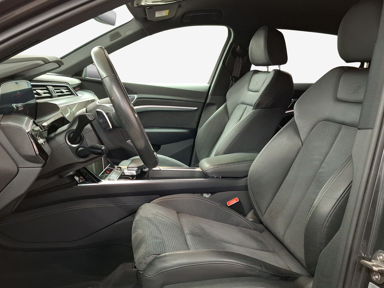 AUDI e-tron 55 S Line Black Edition quattro-image-8