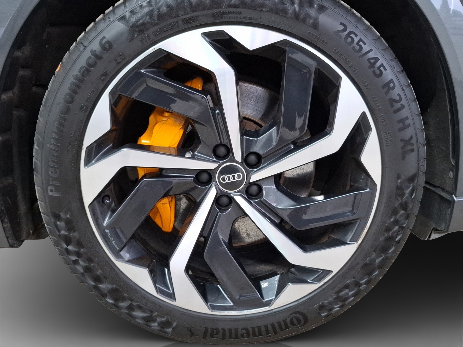 AUDI e-tron 55 S Line Black Edition quattro-image-14