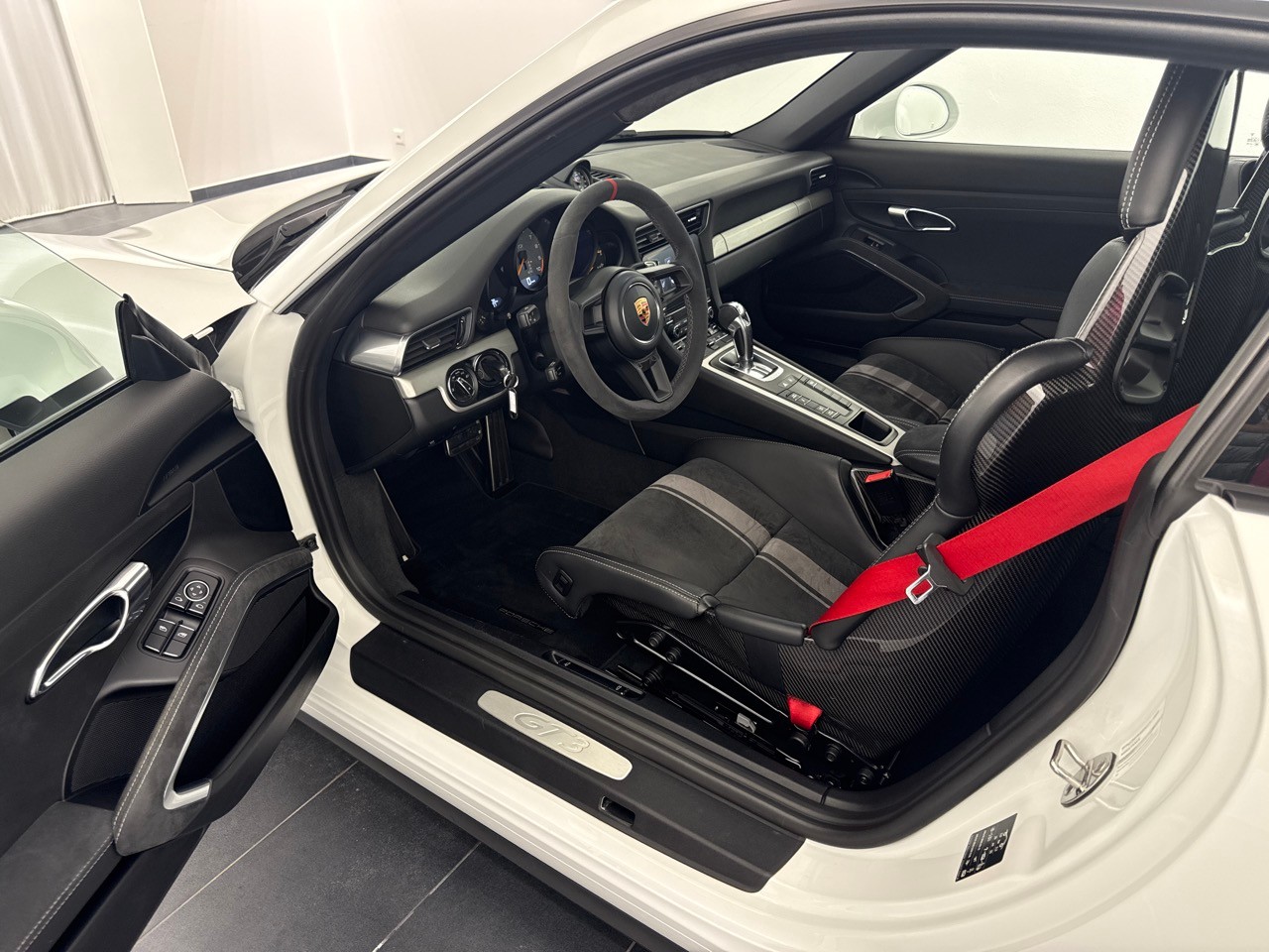 PORSCHE 911 GT3 ''Clubsportpaket ohne Überrollkäfig''-image-4