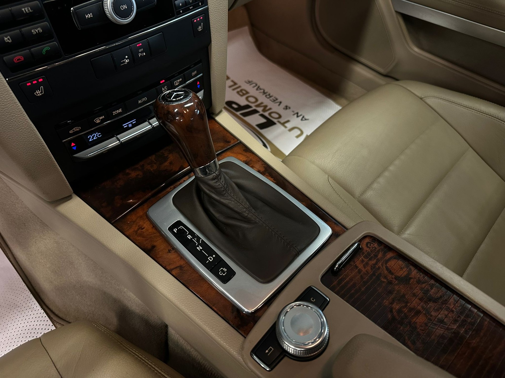 MERCEDES-BENZ E 350 CGI BlueEfficiency 7G-Tronic-image-14