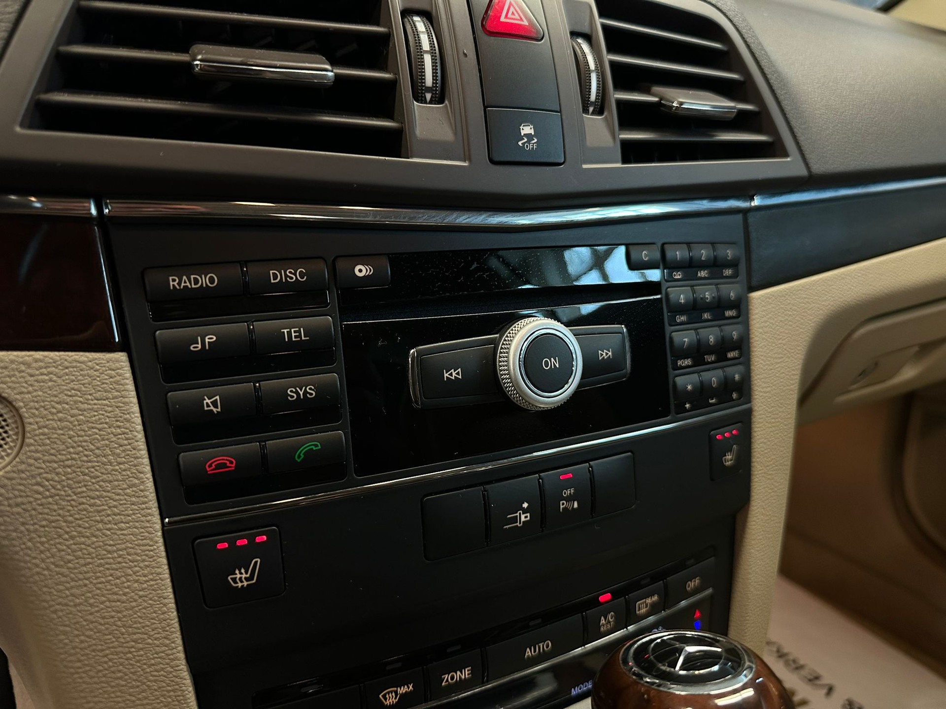 MERCEDES-BENZ E 350 CGI BlueEfficiency 7G-Tronic-image-13