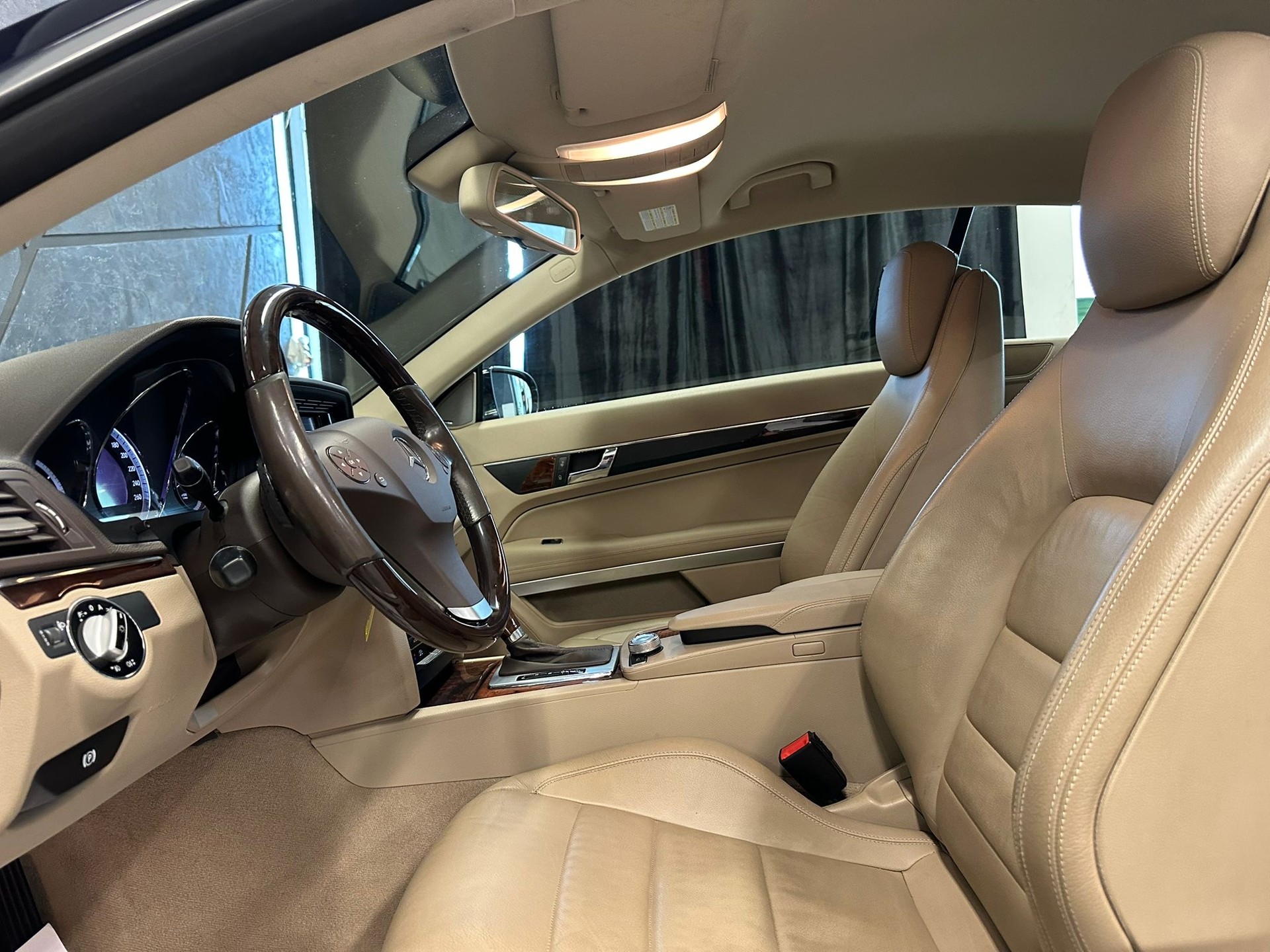 MERCEDES-BENZ E 350 CGI BlueEfficiency 7G-Tronic-image-10